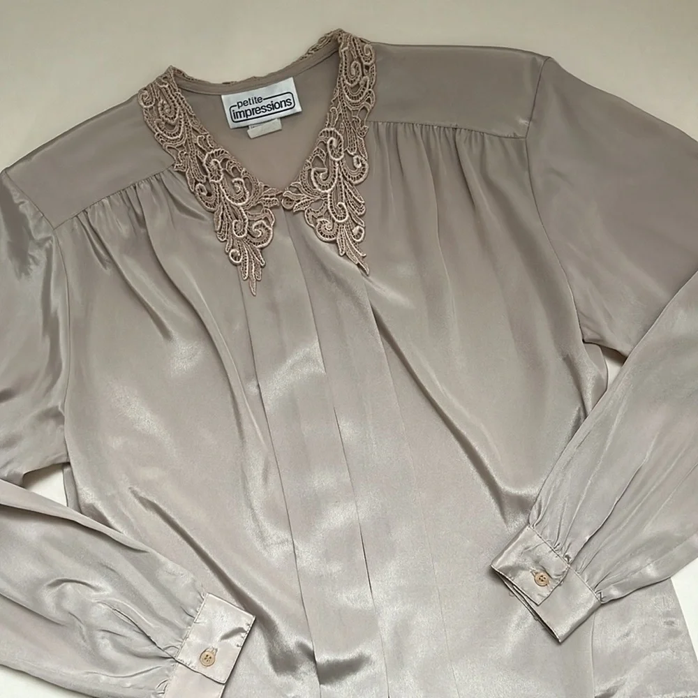 Vintage Tan Embroidered Collar Pleated Front Hidden Button Down Blouse 8P - Picture 5 of 11